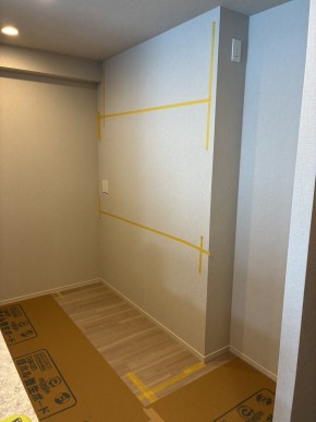 カップボードの取付位置を現場で書き込み