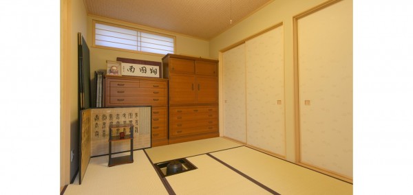 物置となっていた和室は、窓の大きさを変更し茶室として使えるようにしました。
